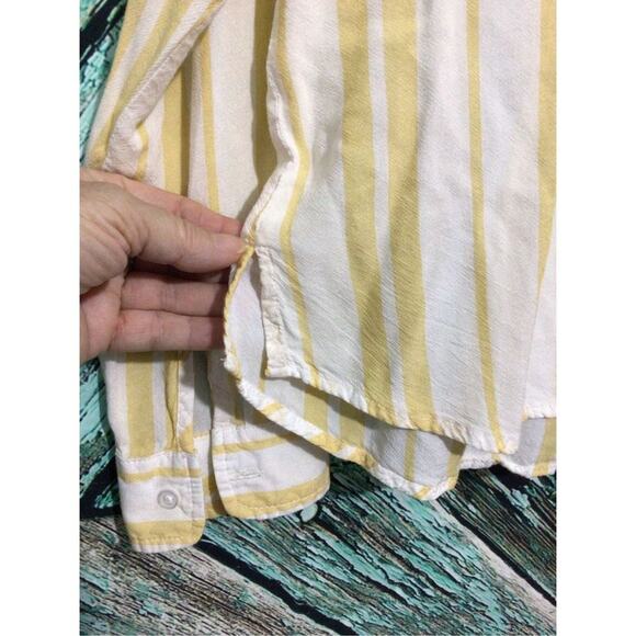 Maurice’s Size Large Gold & White Buttons Up Shirt 🍓🍇 - Picture 2 of 12